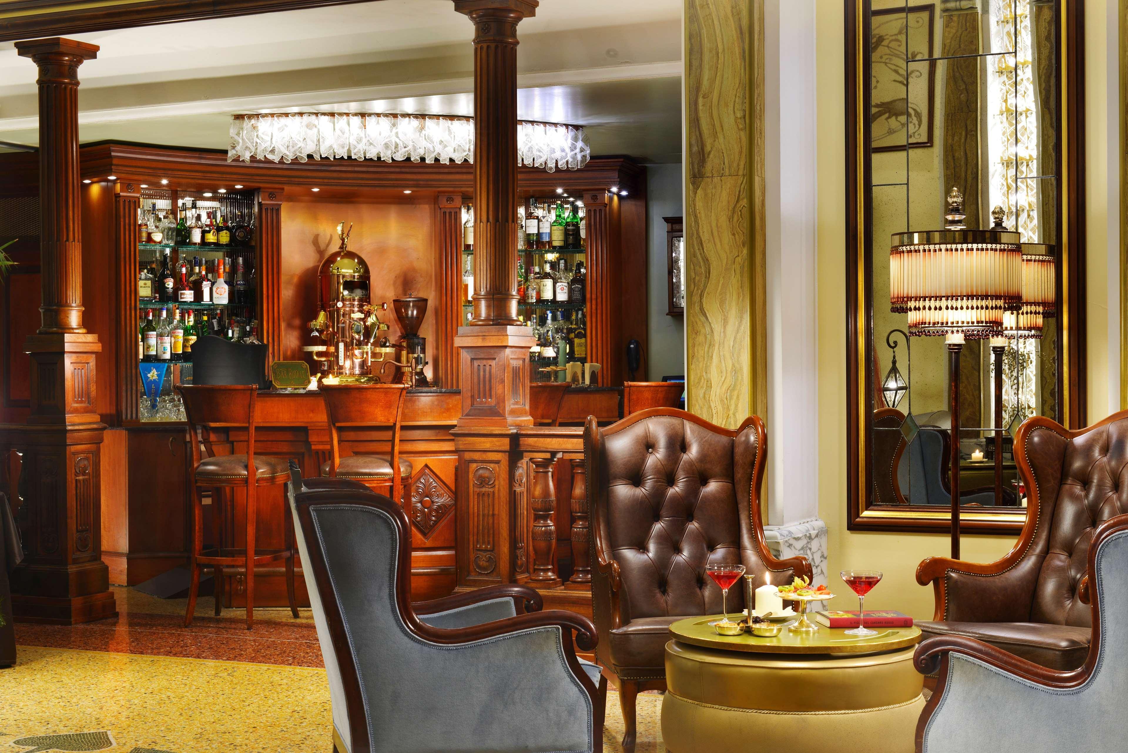 Grand Hotel Savoia Genoa Luaran gambar The bar at the St. Regis