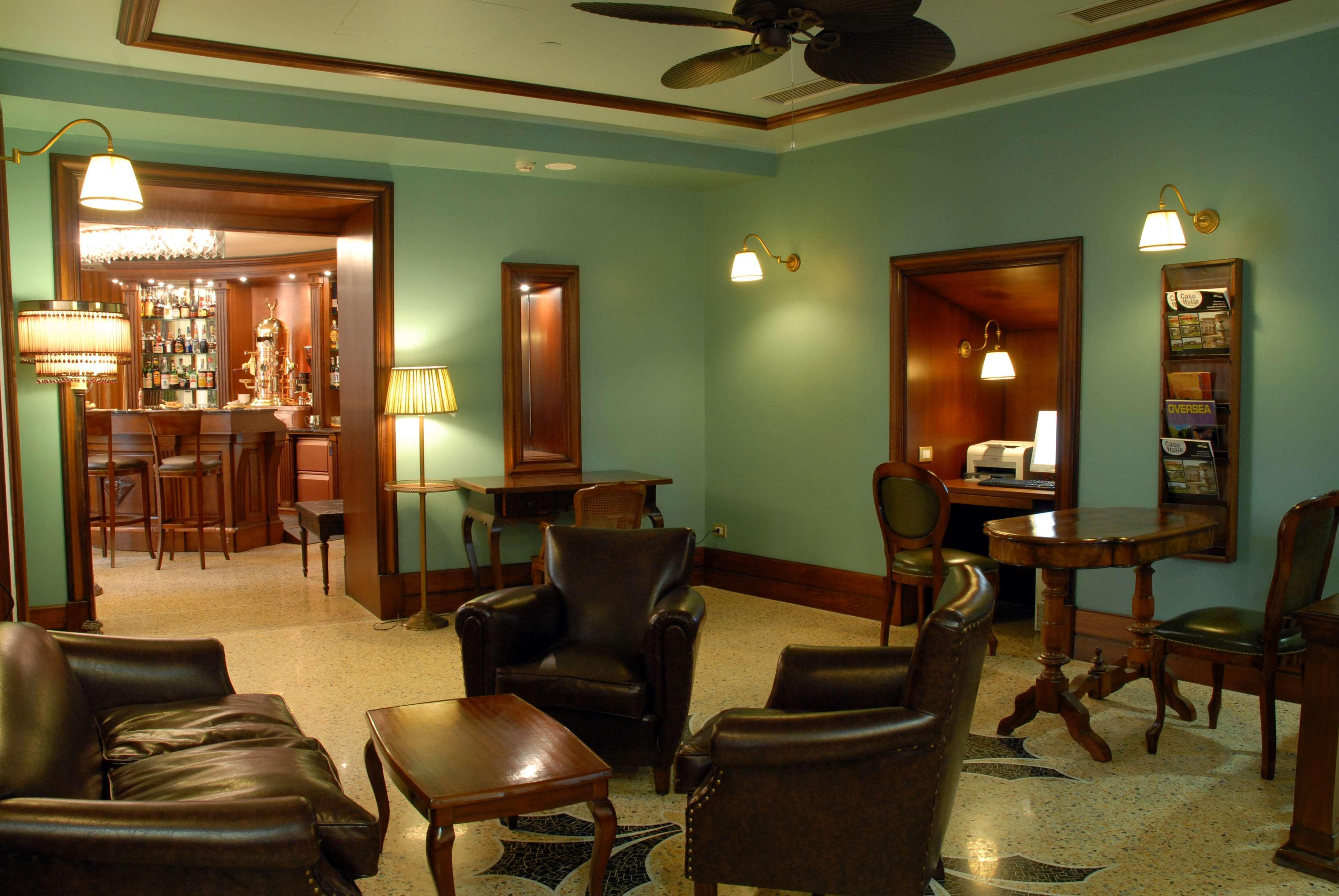 Grand Hotel Savoia Genoa Luaran gambar The lobby of the hotel