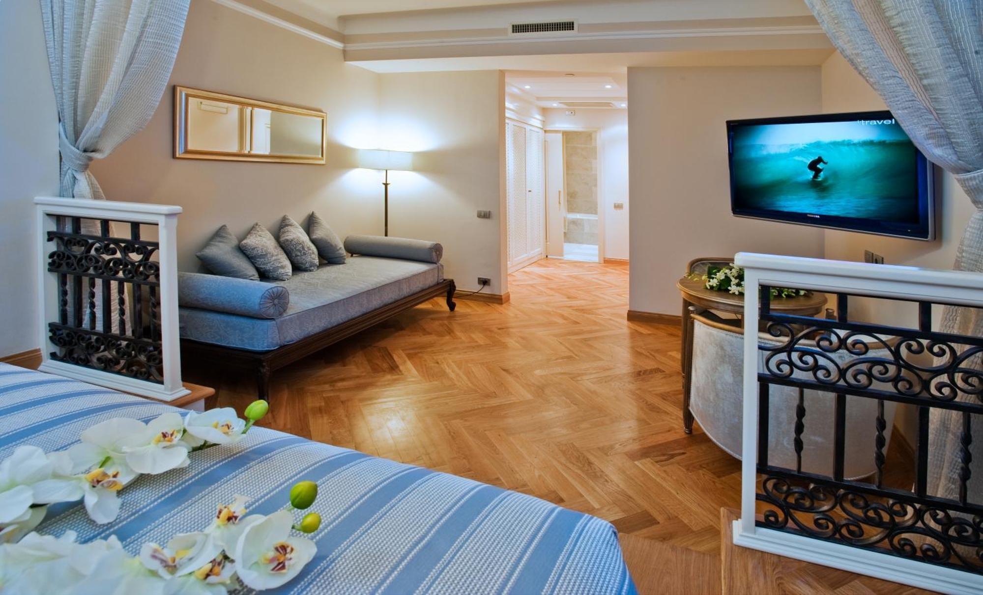 Grand Hotel Savoia Genoa Bilik gambar A room at the hotel