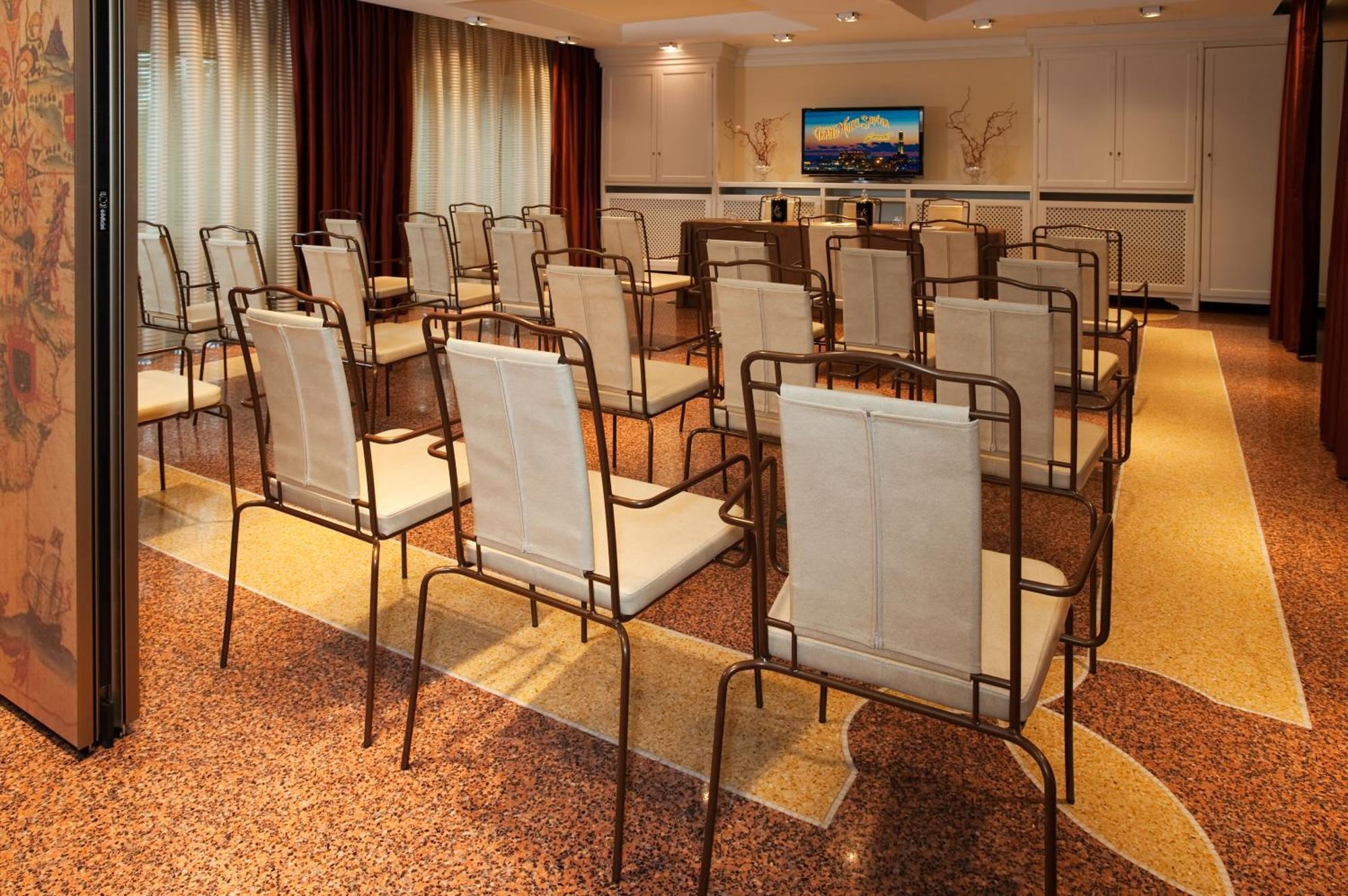 Grand Hotel Savoia Genoa Luaran gambar A meeting room