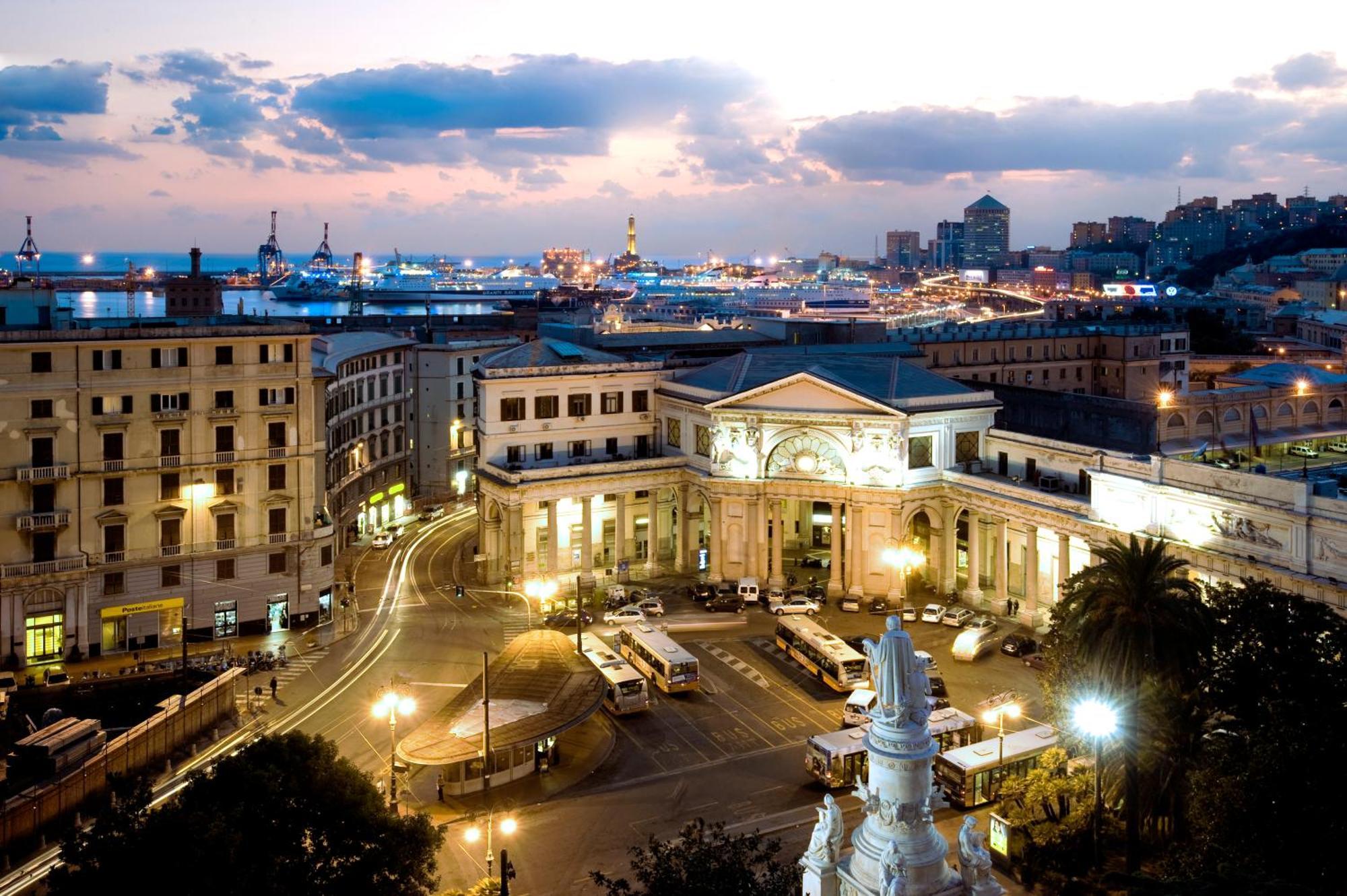 Grand Hotel Savoia Genoa Luaran gambar The port of Piraeus